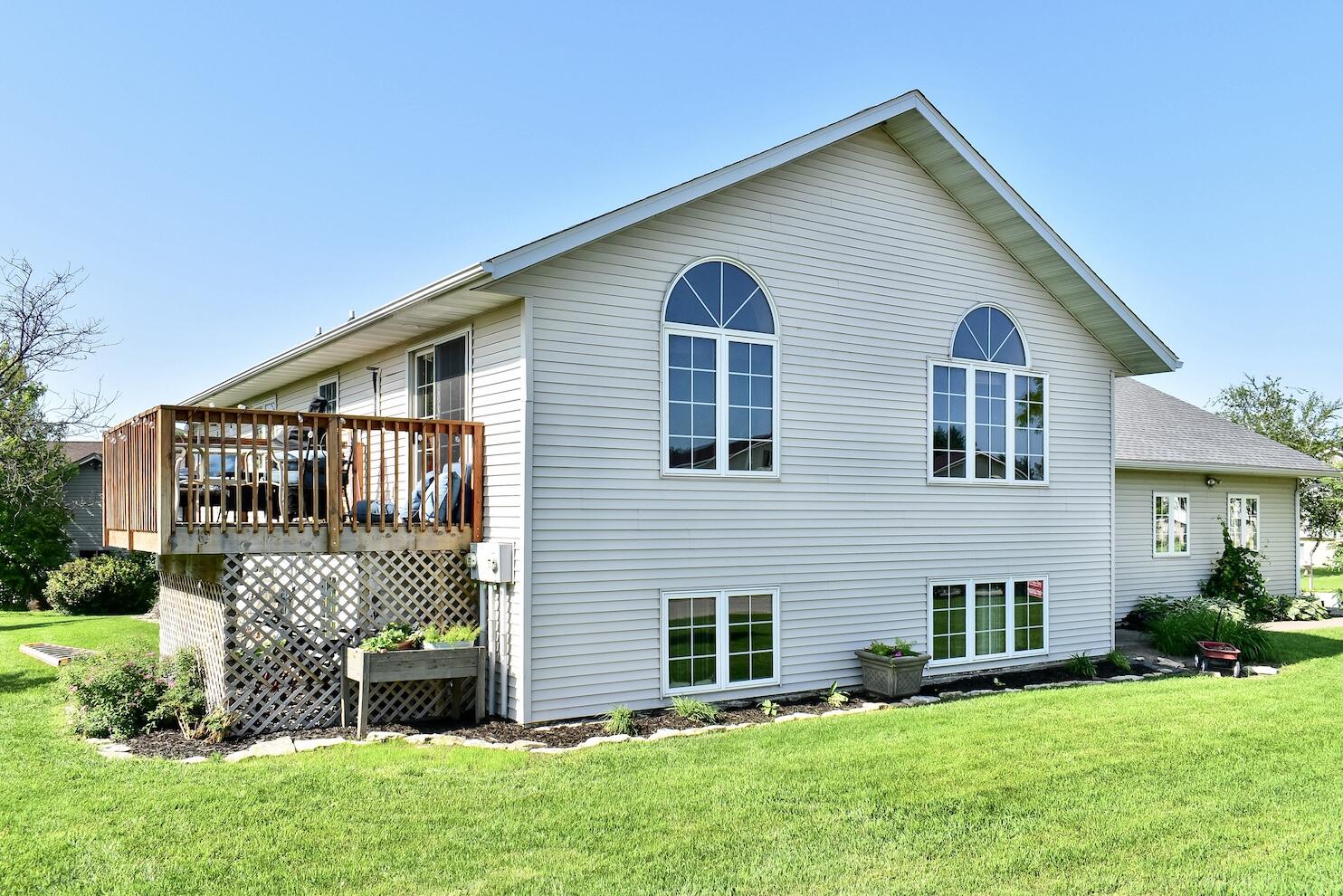 17 Williams Street Lewiston, MN 55952 - Photo 36 of 42 Upper Deck