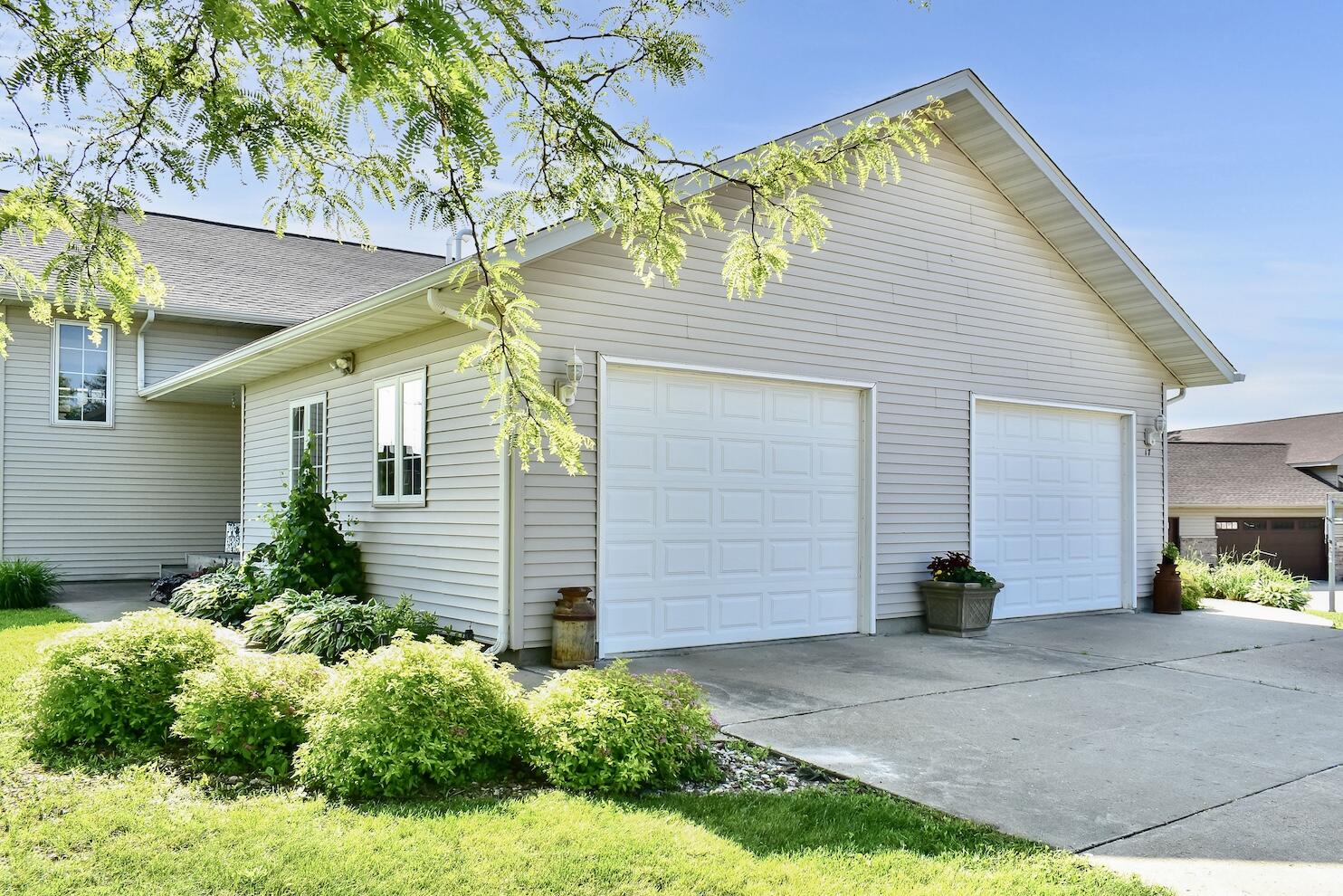 17 Williams Street Lewiston, MN 55952 - Photo 37 of 42 Garage