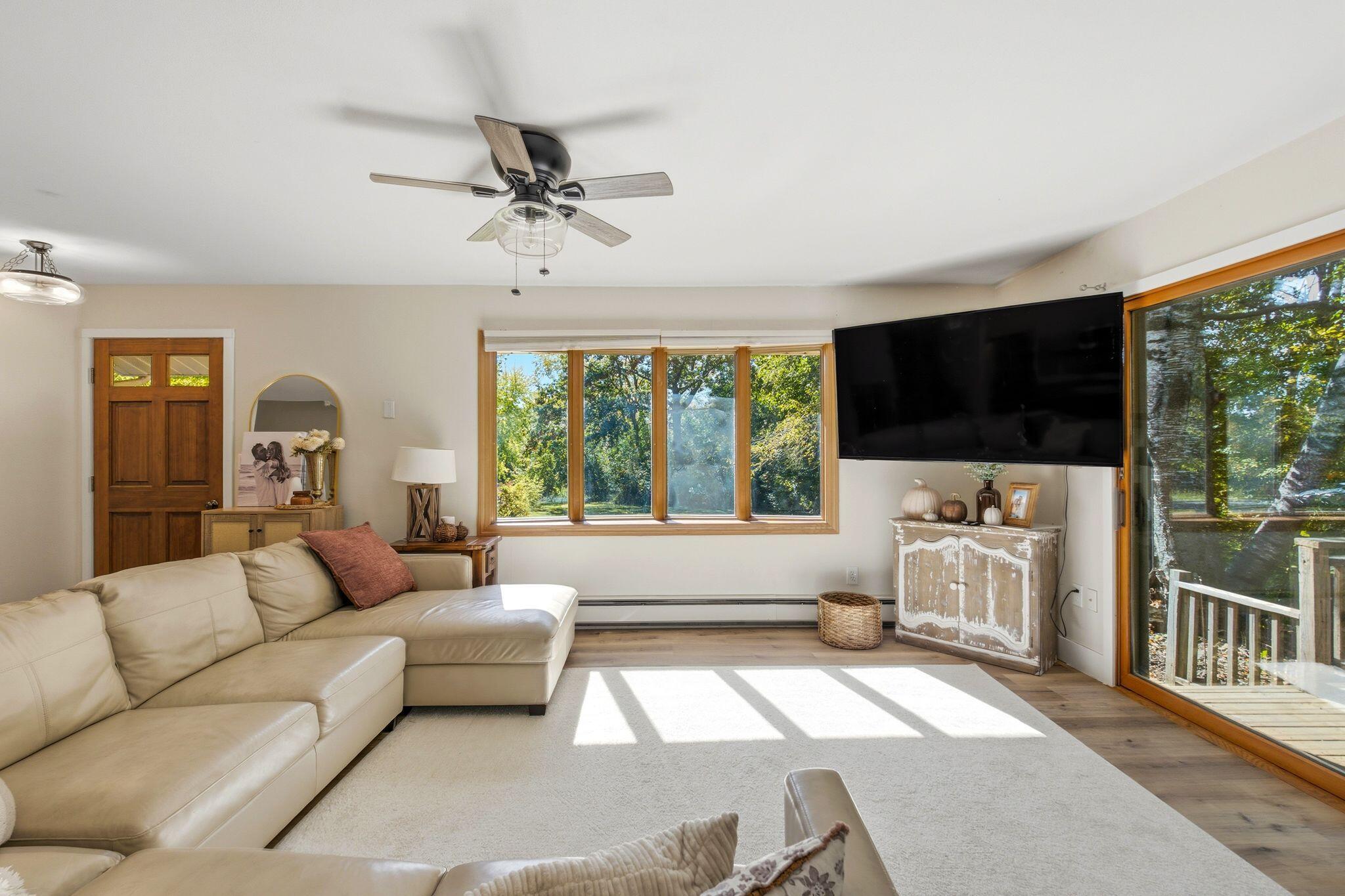 5974 Loghouse Road Erin, WI 53027 - Photo 11 of 55 Living room