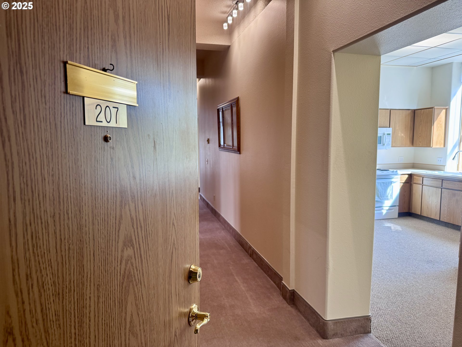 2365 4th Street Baker City, OR 97814 - Photo 2 of 27 a view of a hallway with entryway