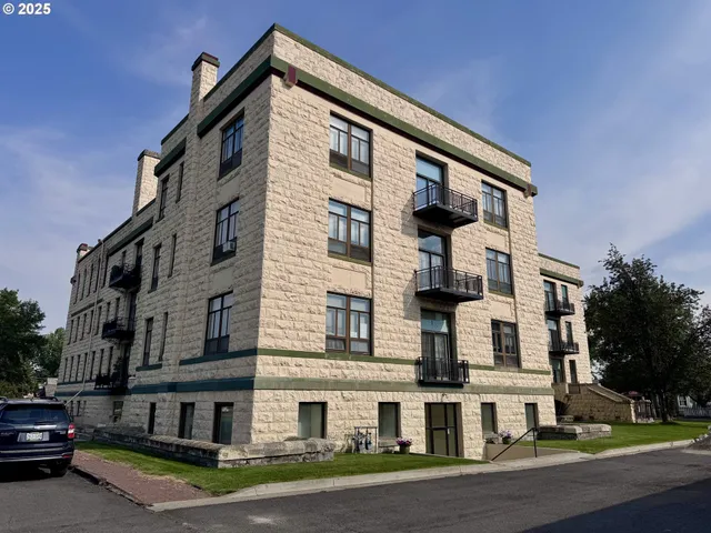 a view of parking area