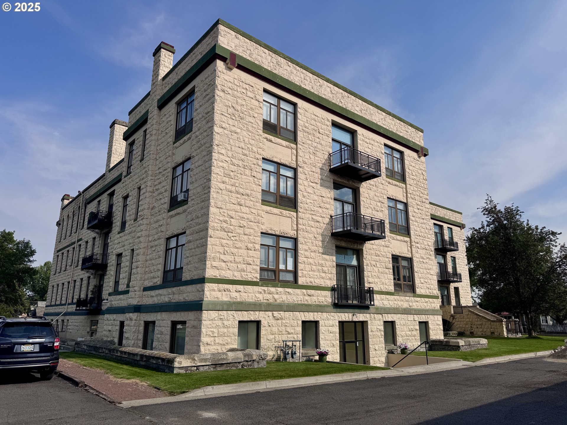 2365 4th Street Baker City, OR 97814 - Photo 22 of 27 a view of a building with a street