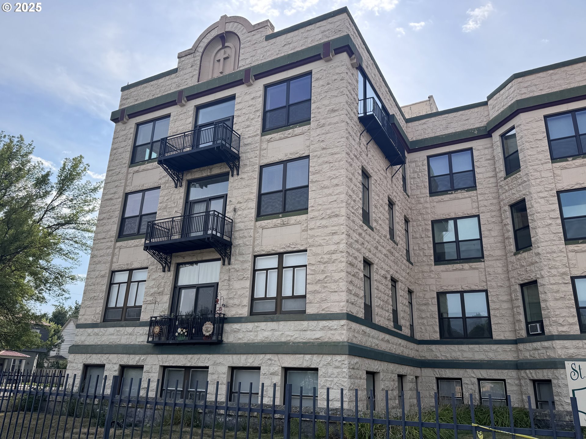 2365 4th Street Baker City, OR 97814 - Photo 23 of 27 a front view of a building with balcony