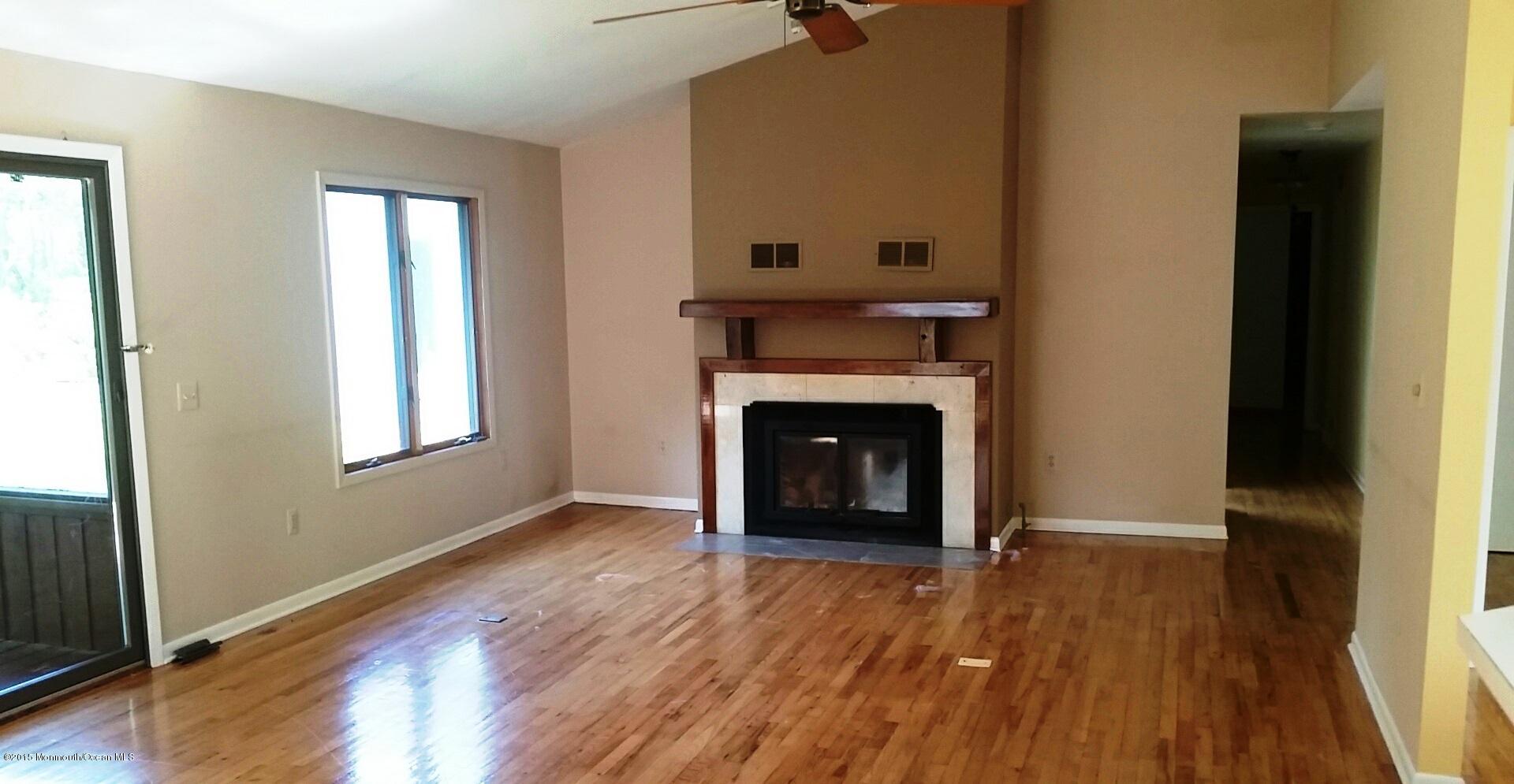 219 Harbor Inn Road Bayville, NJ 08721 - Photo 3 of 10 Family Room