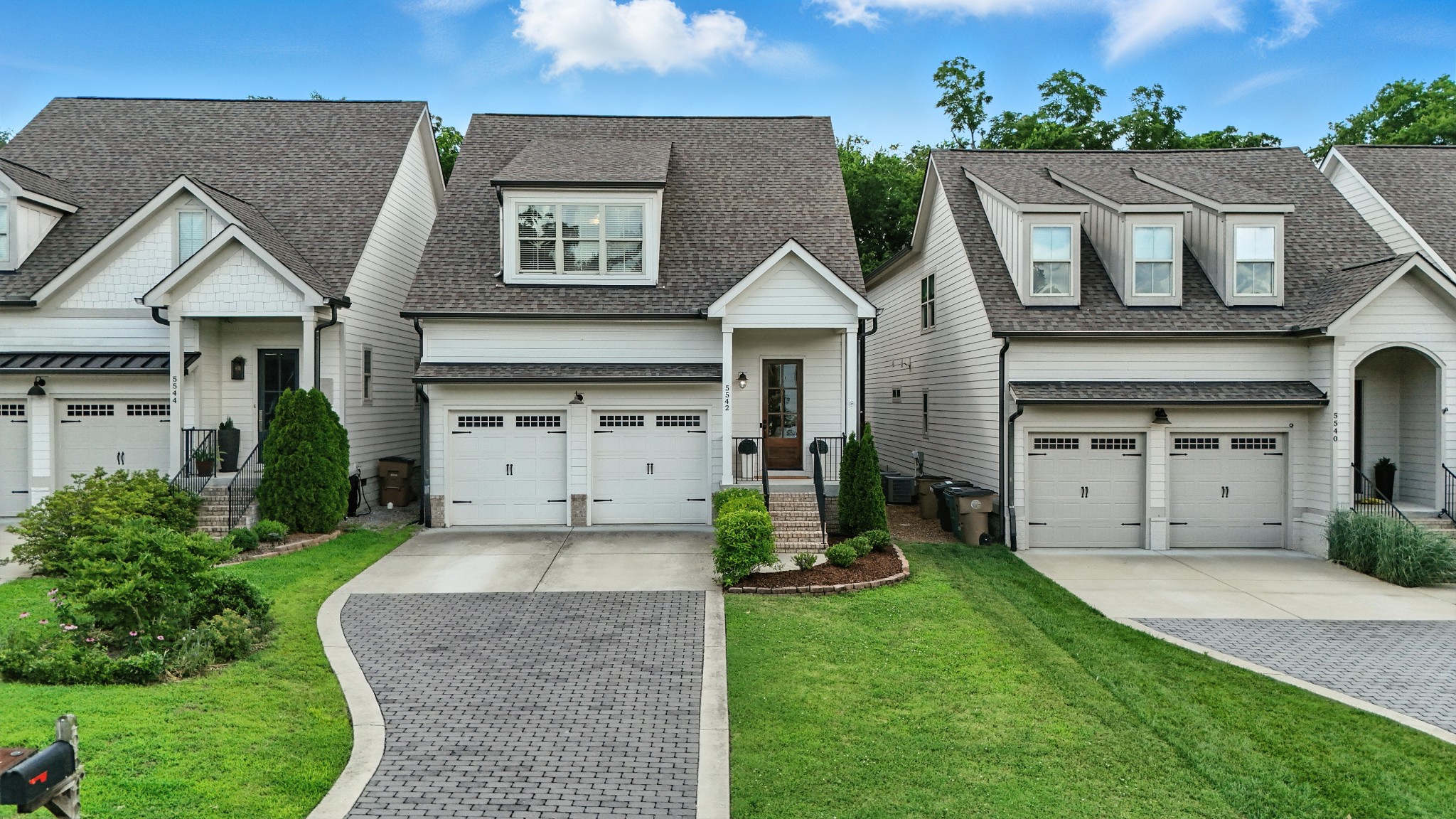 5542 Knob Road Nashville, TN 37209 - Photo 3 of 61 front view of house with a yard