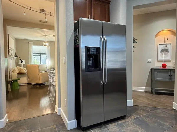 a en suite bathroom with a sink and a mirror