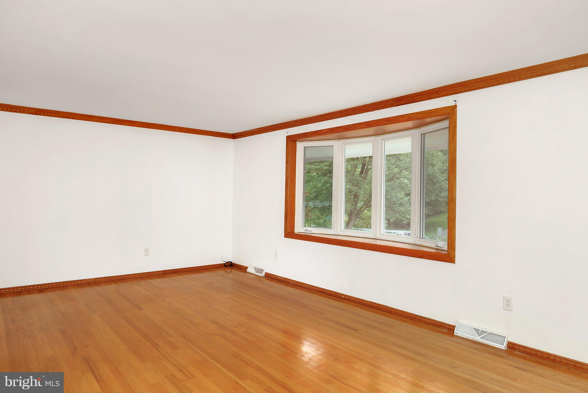 7110 Redmiles Road Laurel, MD 20707 - Photo 2 of 30 Living Room