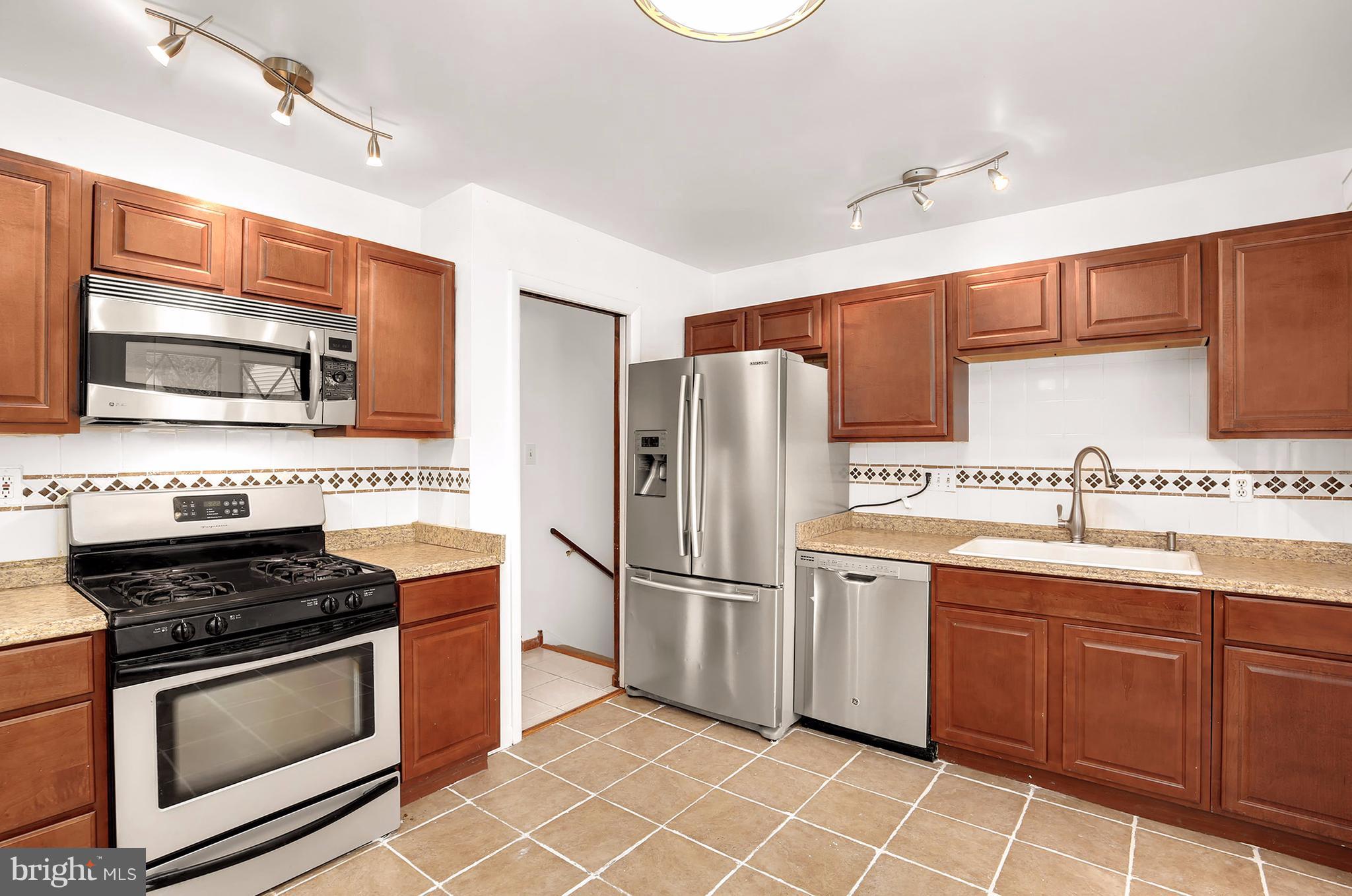 7110 Redmiles Road Laurel, MD 20707 - Photo 10 of 30 Kitchen