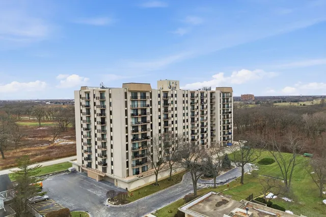 $240,000 | 190 South Wood Dale Road, Unit 200, Wood Dale, IL 60191