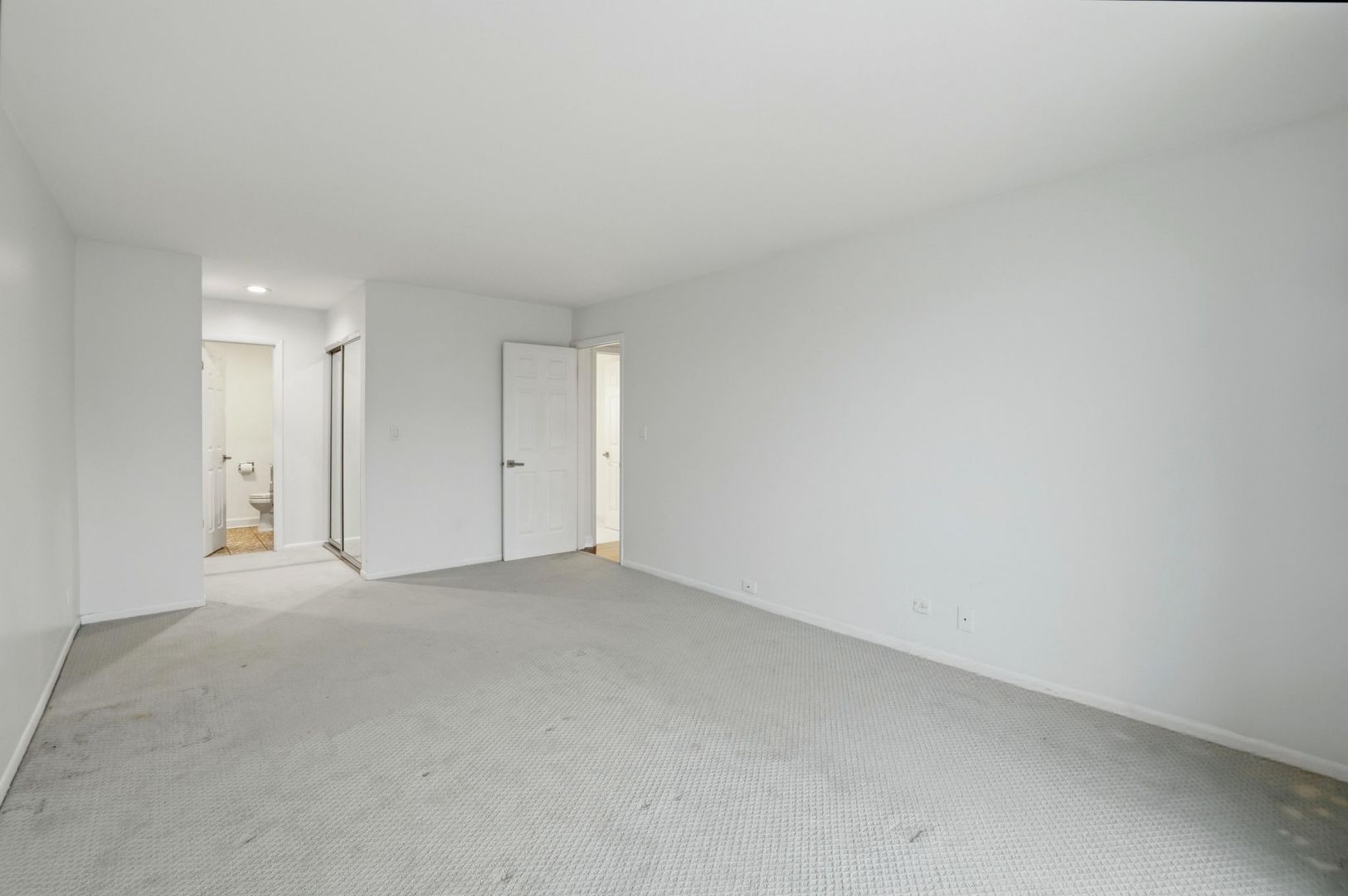 190 South Wood Dale Road, Unit 200 Wood Dale, IL 60191 - Photo 20 of 34 a view of an empty room