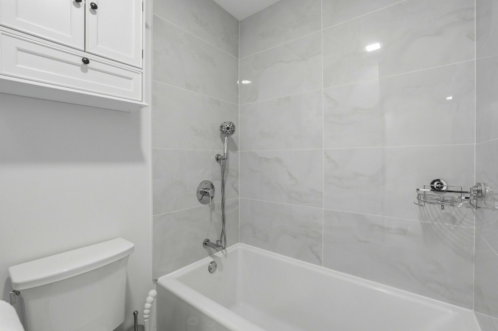 190 South Wood Dale Road, Unit 200 Wood Dale, IL 60191 - Photo 23 of 34 a white bath tub sitting next to a toilet