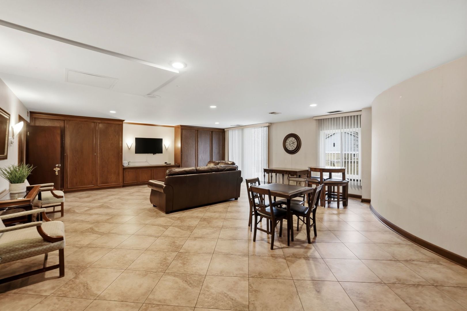 190 South Wood Dale Road, Unit 200 Wood Dale, IL 60191 - Photo 30 of 34 a kitchen with a table and chairs