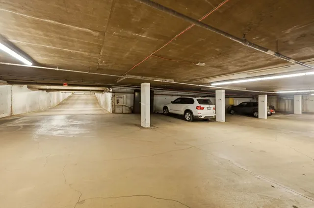 $240,000 | 190 South Wood Dale Road, Unit 200, Wood Dale, IL 60191