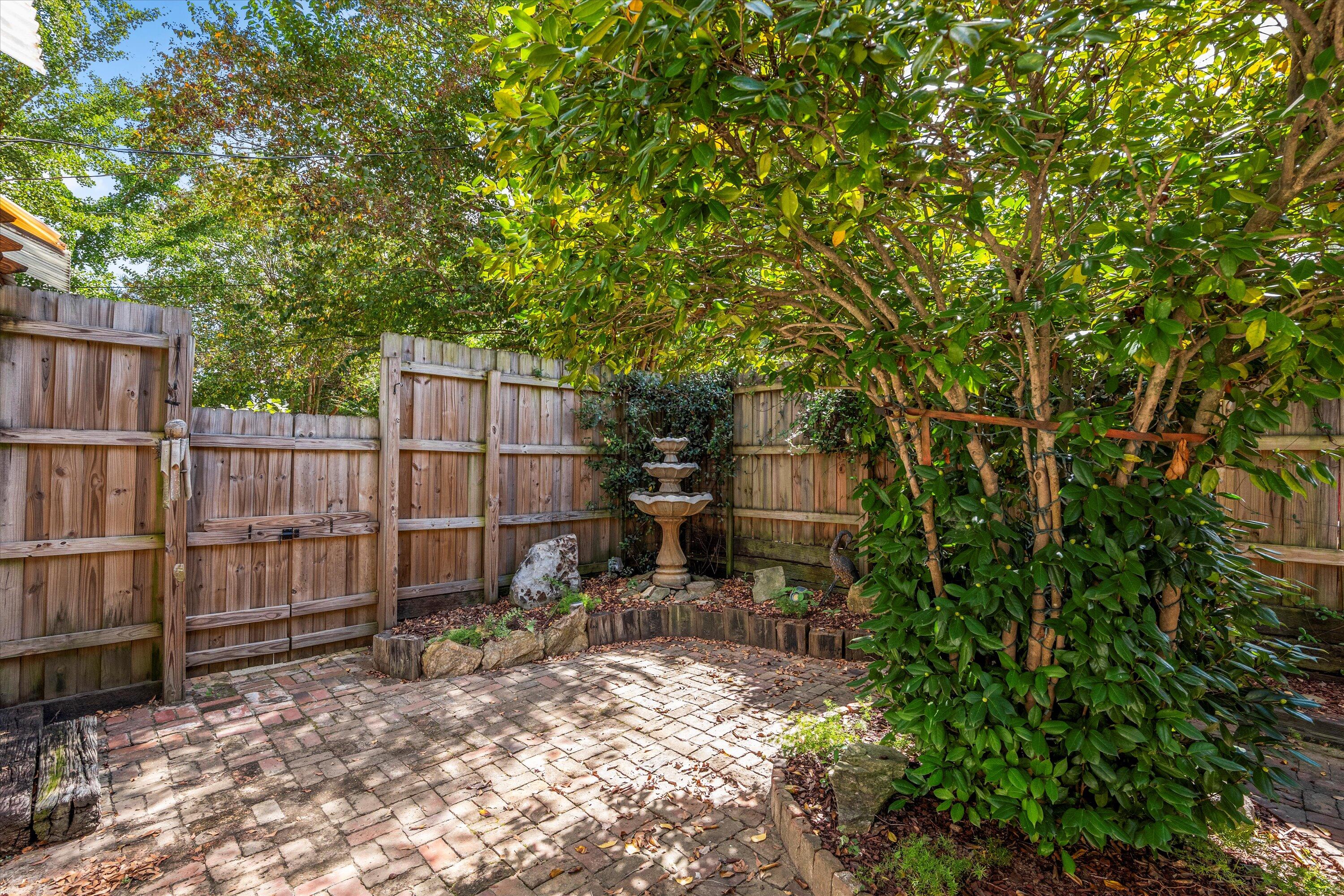 250 Milledge Road Augusta, GA 30904 - Photo 26 of 44 Additional view of side garden.