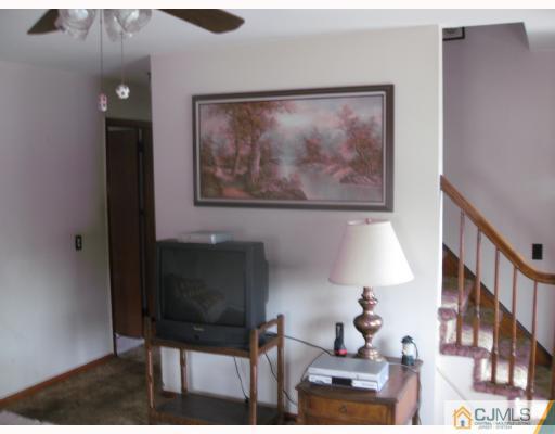 11 Rector Avenue Woodbridge, NJ 07095 - Photo 4 of 5 Gallery Image 4
