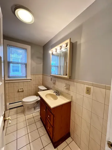 $1,595 | 532 High Street, Unit 2, Middletown, CT 06457