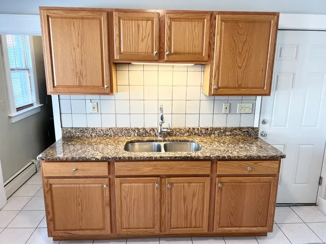 $1,595 | 532 High Street, Unit 2, Middletown, CT 06457