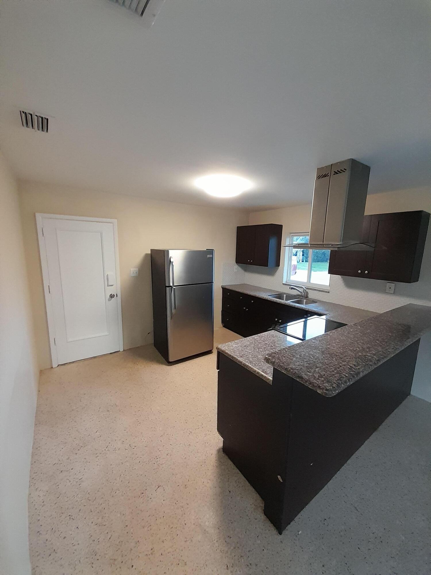 145 Southwest 8th Avenue, Unit 145 Boynton Beach, FL 33435 - Photo 4 of 11 kitchen