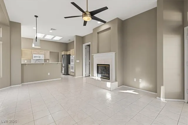 $2,495 | 2404 Spring Water Drive, Las Vegas, NV 89134