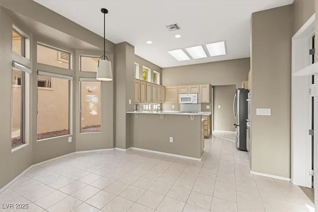 $2,495 | 2404 Spring Water Drive, Las Vegas, NV 89134