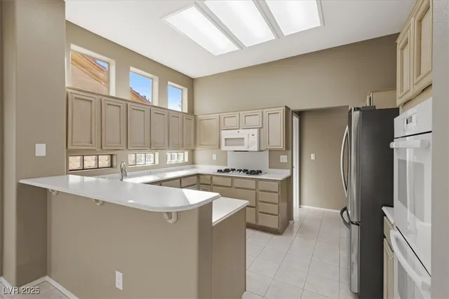 $2,495 | 2404 Spring Water Drive, Las Vegas, NV 89134