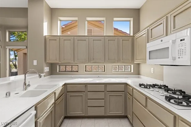 $2,495 | 2404 Spring Water Drive, Las Vegas, NV 89134