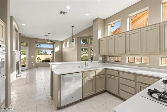 $2,495 | 2404 Spring Water Drive, Las Vegas, NV 89134