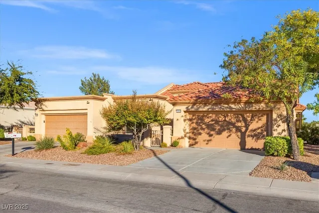 $2,495 | 2404 Spring Water Drive, Las Vegas, NV 89134
