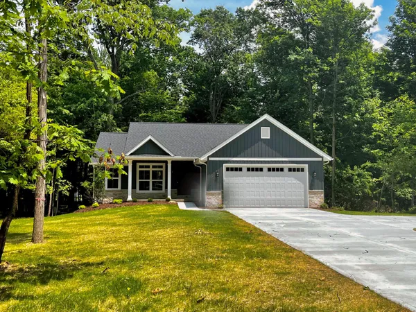 $413,850 | 532 Floral Valley Drive West, Howard, OH 43028