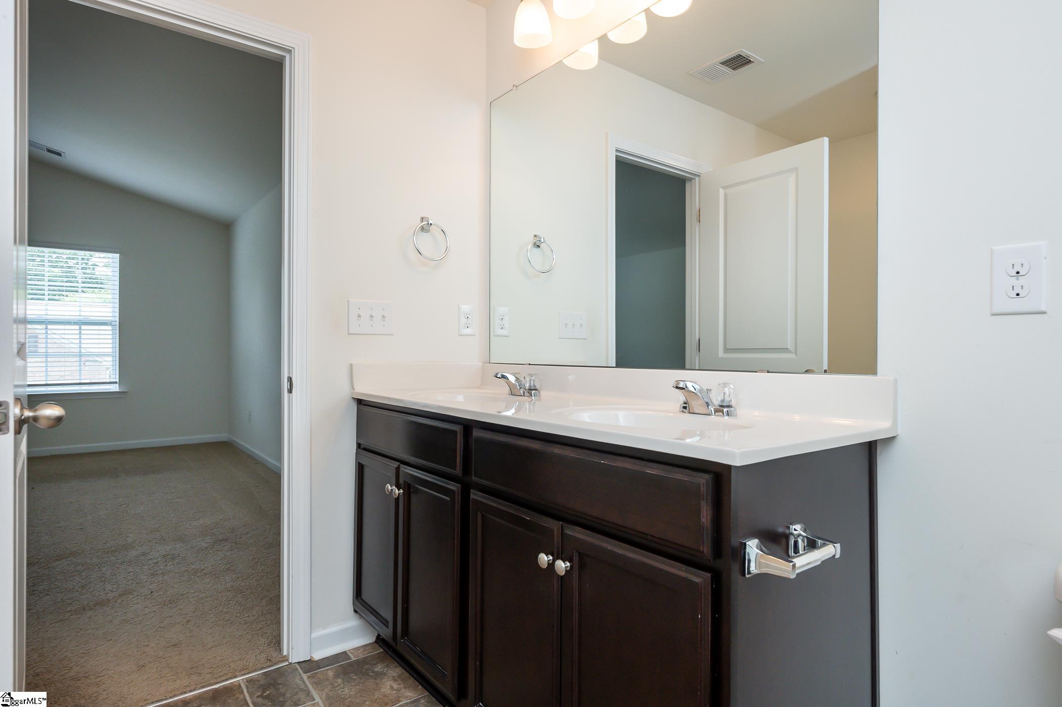 233 Addlestone Circle Fountain Inn, SC 29644 - Photo 18 of 32 Gallery Image 18
