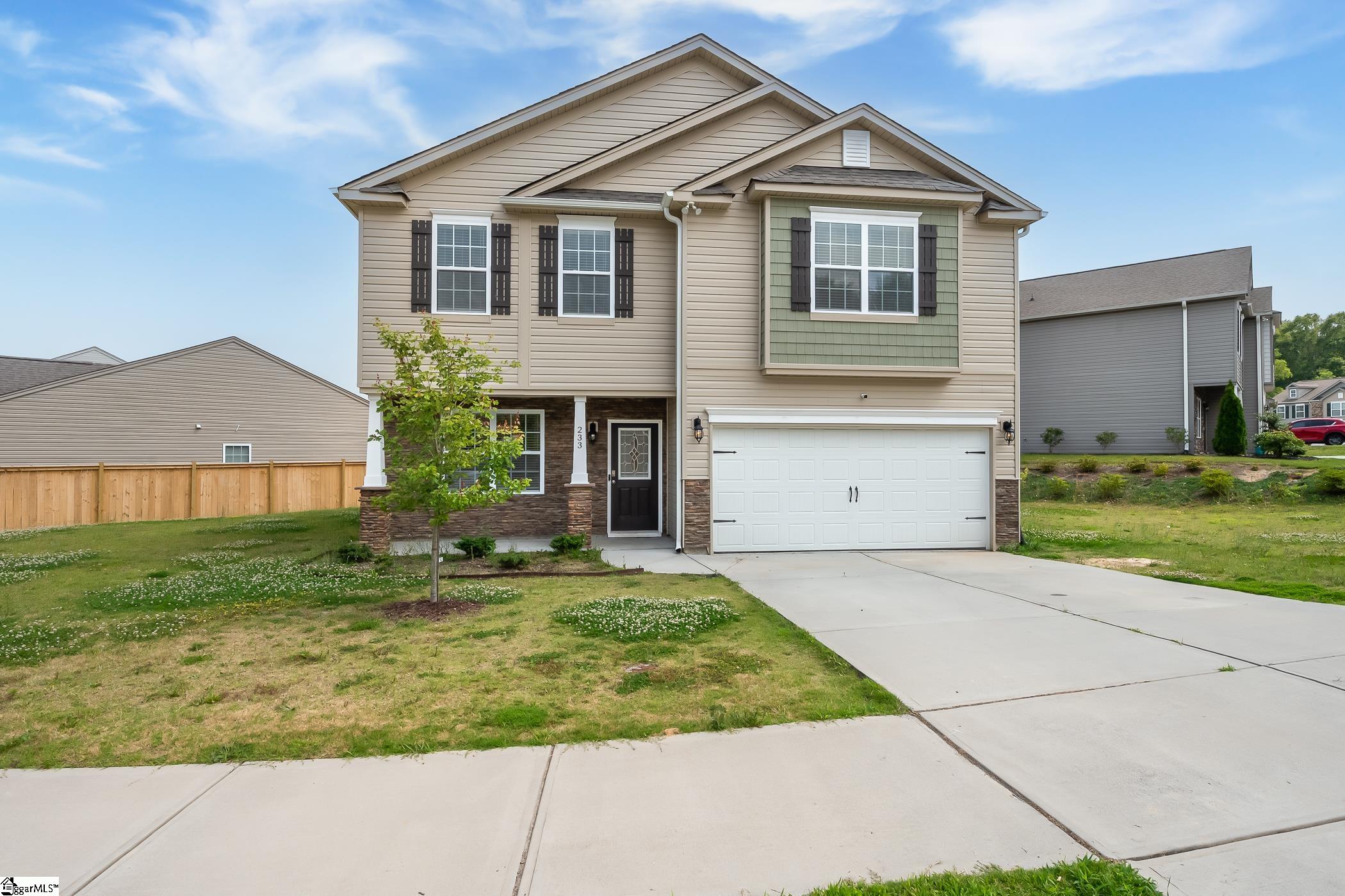 233 Addlestone Circle Fountain Inn, SC 29644 - Photo 2 of 32 Gallery Image 2