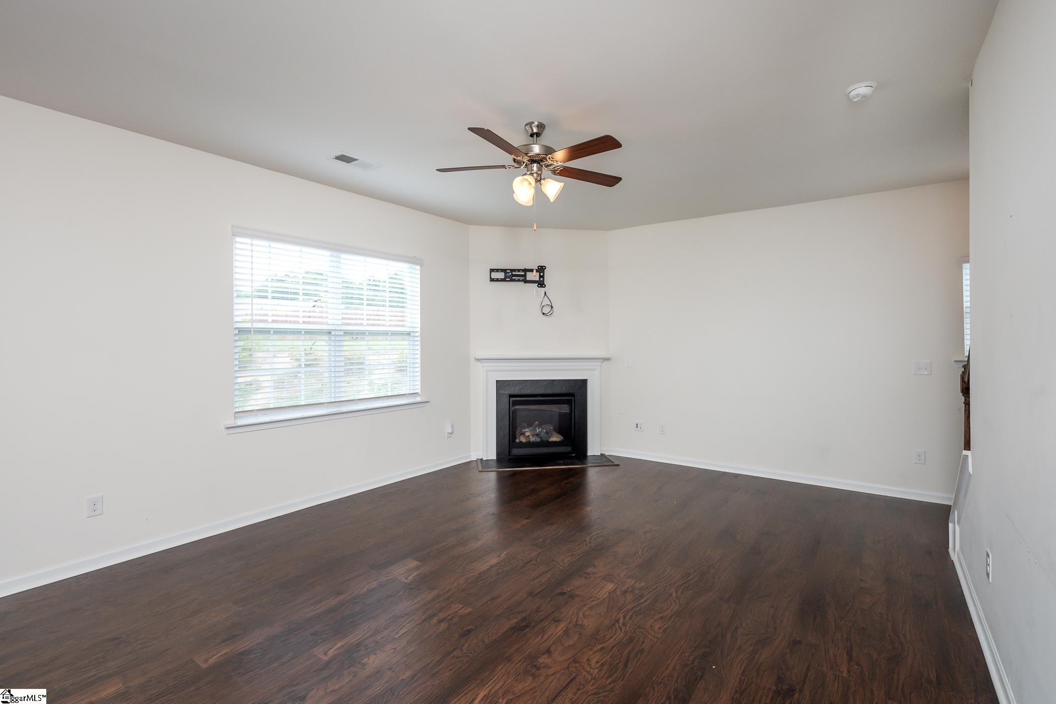 233 Addlestone Circle Fountain Inn, SC 29644 - Photo 7 of 32 Gallery Image 7