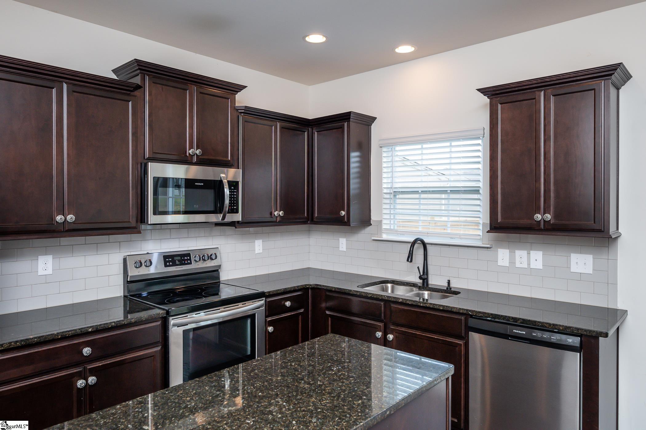 233 Addlestone Circle Fountain Inn, SC 29644 - Photo 10 of 32 Gallery Image 10