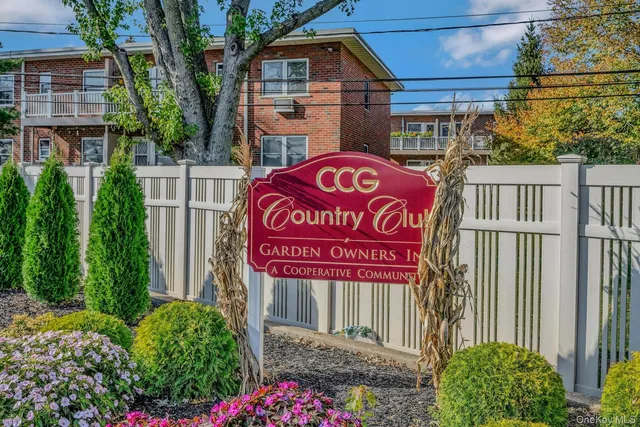 $289,000 | 45 Farber Drive, Unit 45, West Babylon, NY 11704