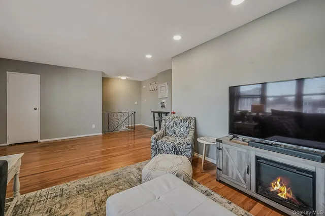 $289,000 | 45 Farber Drive, Unit 45, West Babylon, NY 11704