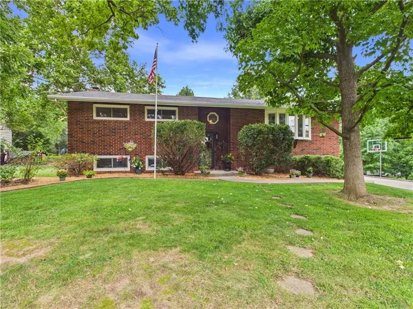 $395,000 | 21 Southeast 215 Road, Warrensburg, MO 64093