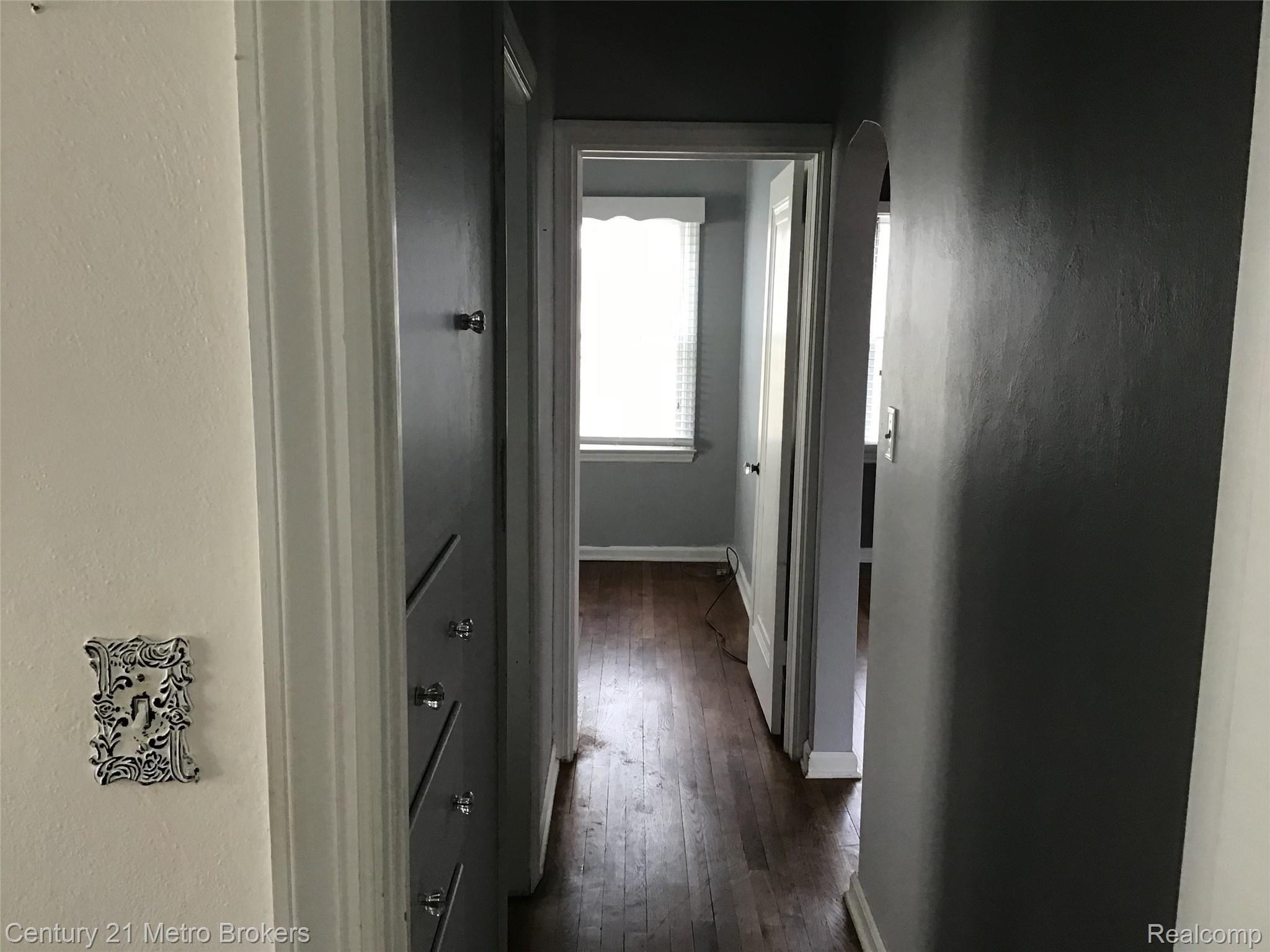3040 Covert Road Flint, MI 48506 - Photo 17 of 25 Hallway