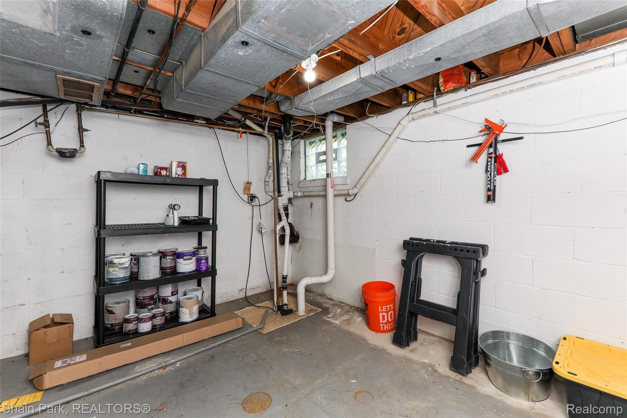 80 Arizona Avenue Rochester, MI 48309 - Photo 28 of 48 Storage/Workshop Space