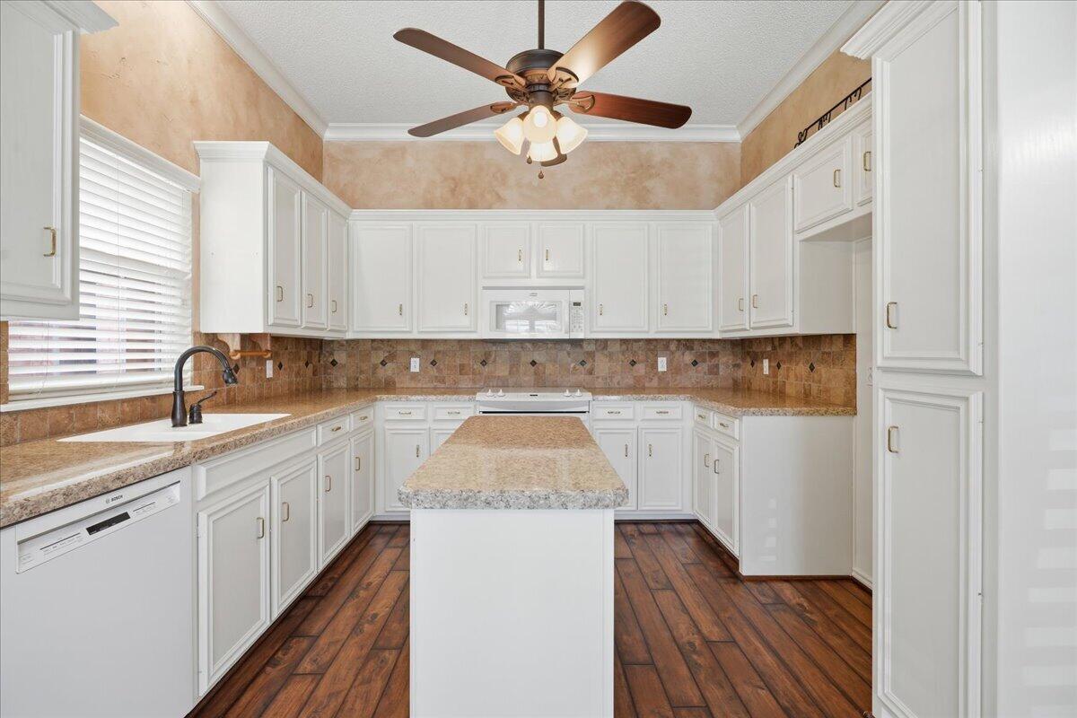 5513 65th Street Lubbock, TX 79424 - Photo 8 of 32 08-5513_65th_St_008