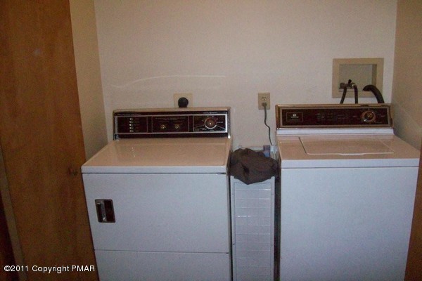 287 Hummingbird Trail Bushkill, PA 18324 - Photo 8 of 13 Laundry room
