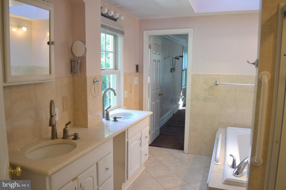 730 Panorama Road Villanova, PA 19085 - Photo 34 of 64 Main BR Bath
