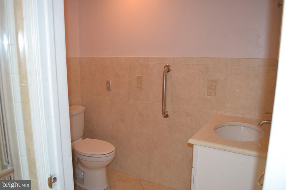 730 Panorama Road Villanova, PA 19085 - Photo 35 of 64 Main DR Bath
