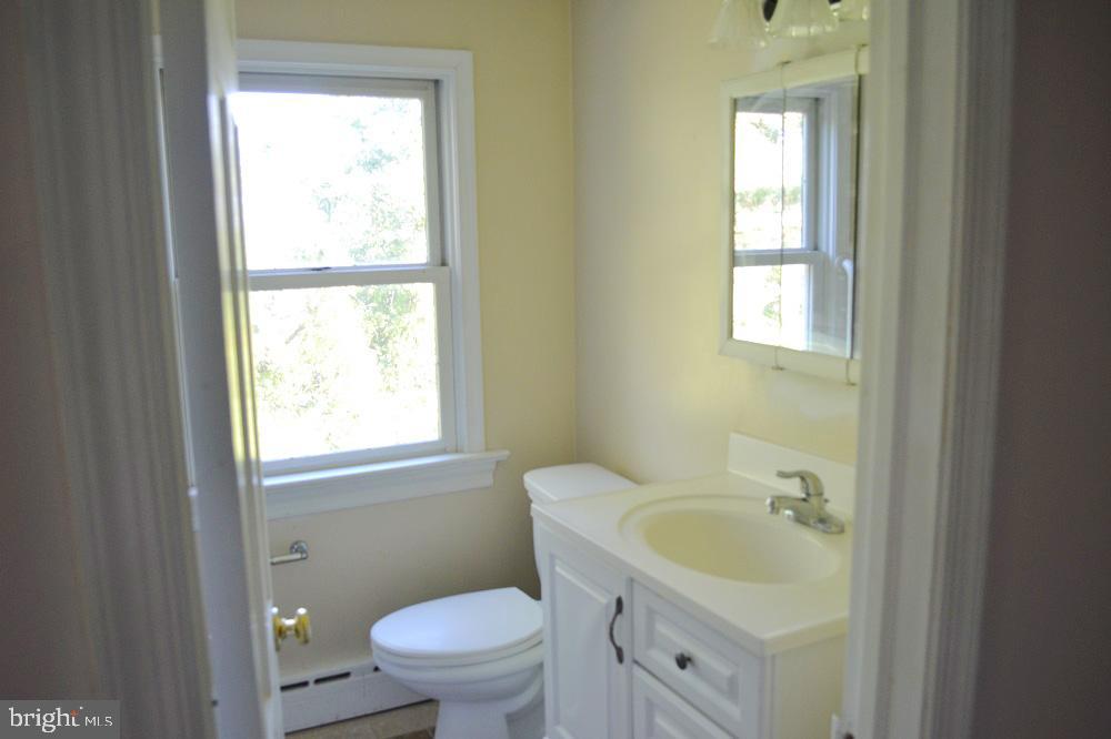 730 Panorama Road Villanova, PA 19085 - Photo 50 of 64 3rd fl Hall bath