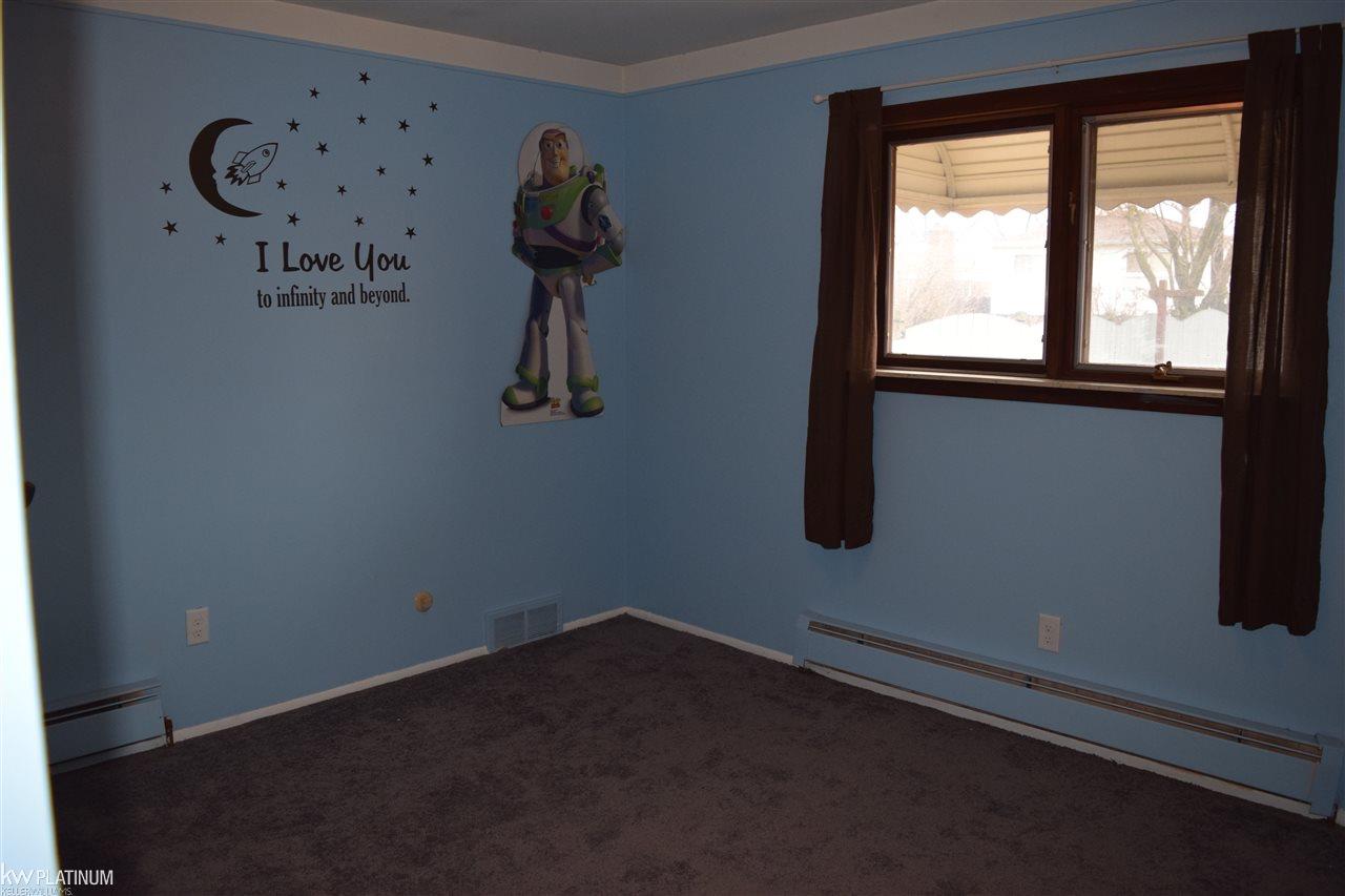 30843 Ridgefield Avenue Warren, MI 48088 - Photo 15 of 19 31313460-14.JPG