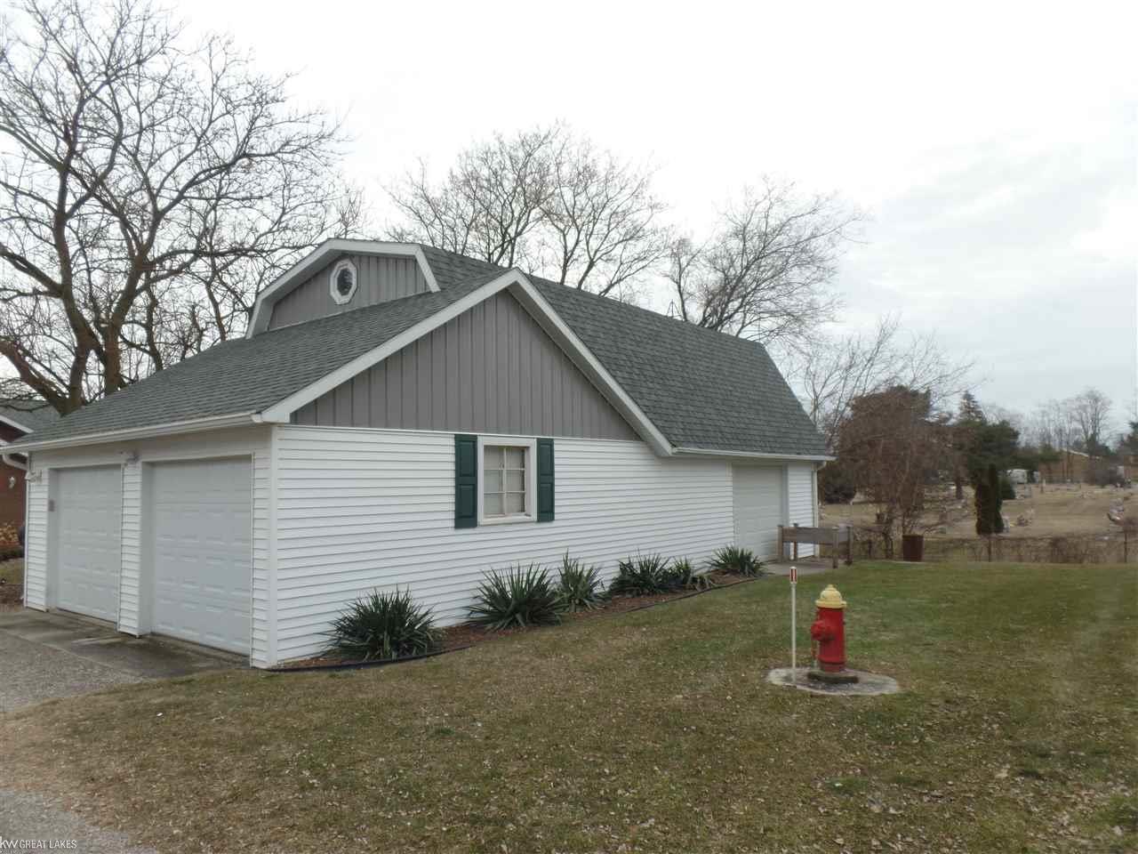 2564 North Lakeshore Road Carsonville, MI 48419 - Photo 35 of 60 31350368-34.JPG