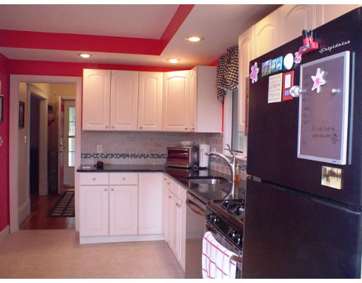 19 Hillview Road Braintree, MA 02184 - Photo 5 of 16 Gallery Image 5