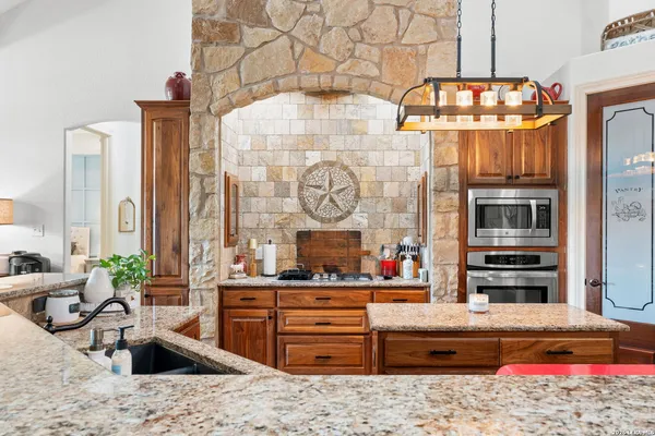 $2,250,000 | 819 County Road 356, Adkins, TX 78101