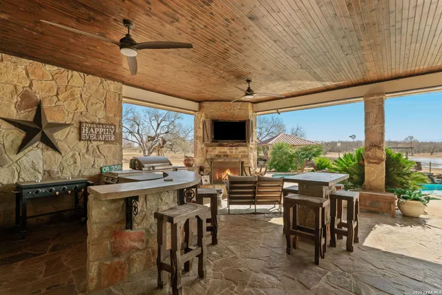 $2,350,000 | 819 County Road 356, Adkins, TX 78101