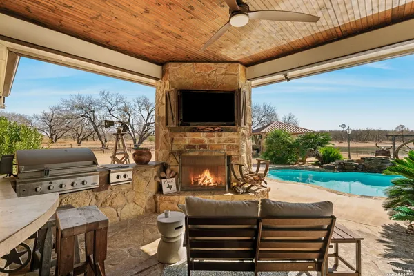 $2,250,000 | 819 County Road 356, Adkins, TX 78101