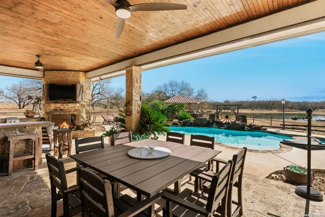 $2,350,000 | 819 County Road 356, Adkins, TX 78101